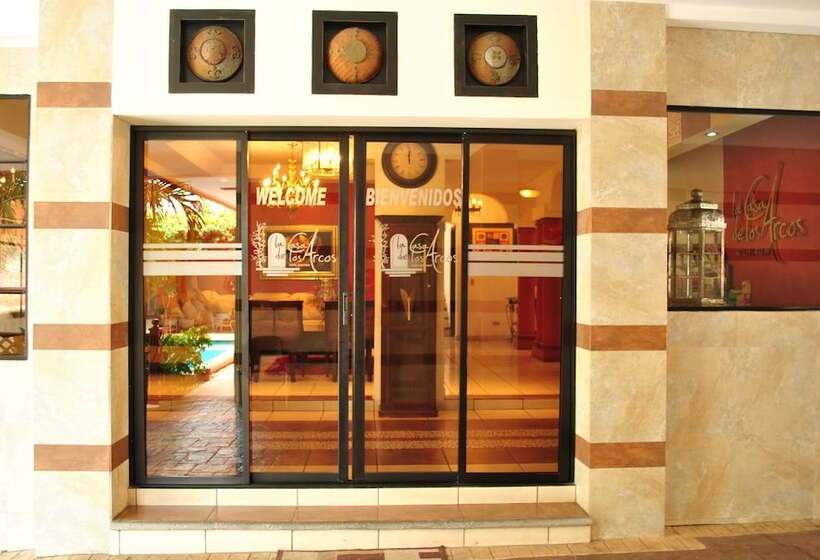 هتل La Casa De Los Arcos