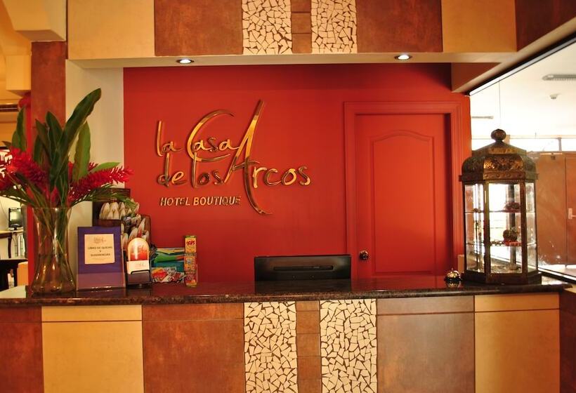 هتل La Casa De Los Arcos