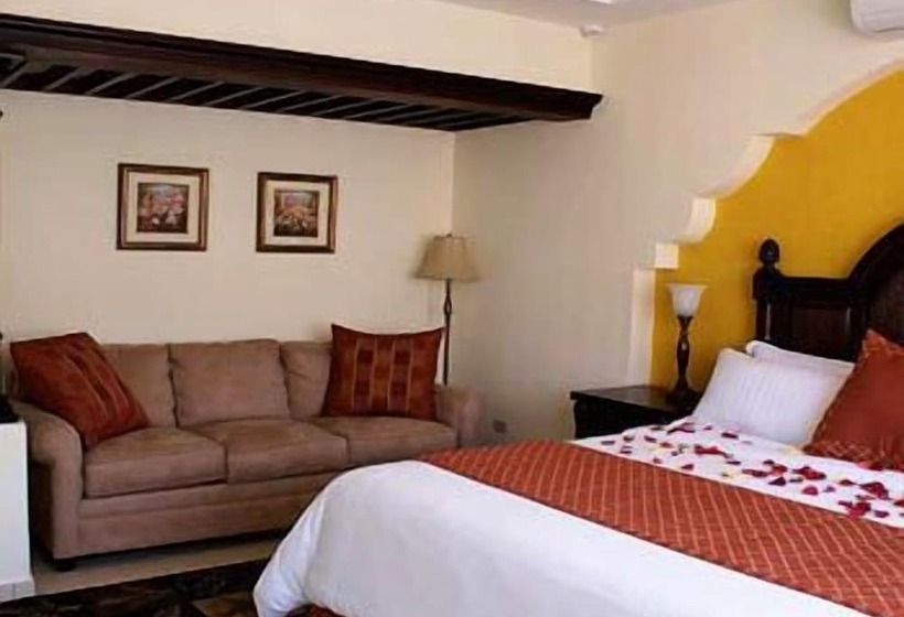 هتل La Casa De Los Arcos