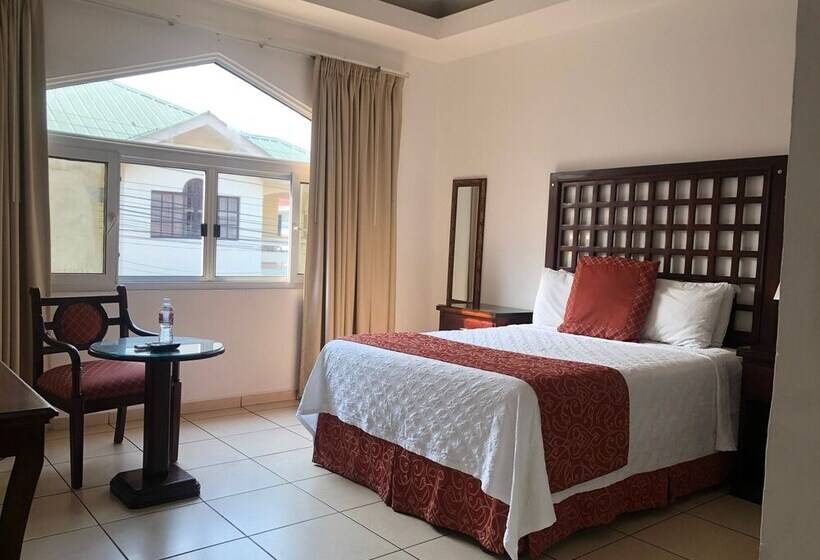 هتل La Casa De Los Arcos