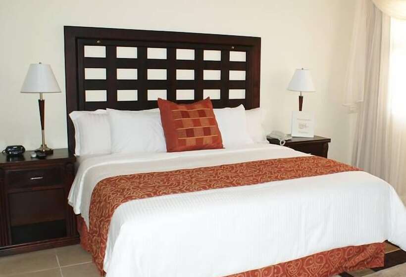 هتل La Casa De Los Arcos