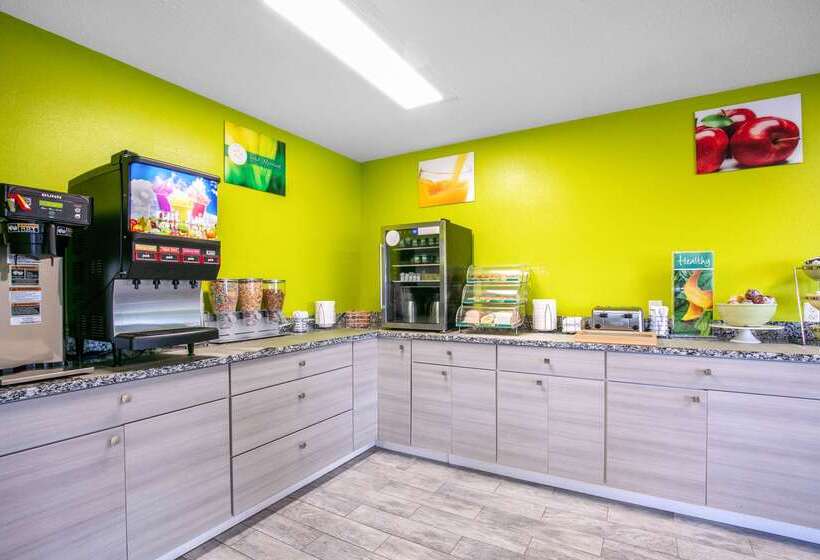 בית מלון כפרי Quality Inn & Suites Metropolis I24