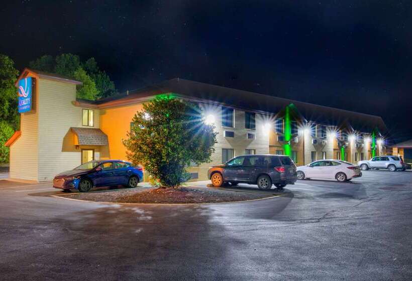 בית מלון כפרי Quality Inn & Suites Metropolis I24