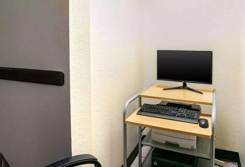 Hotelli Quality Inn & Suites Metropolis I24