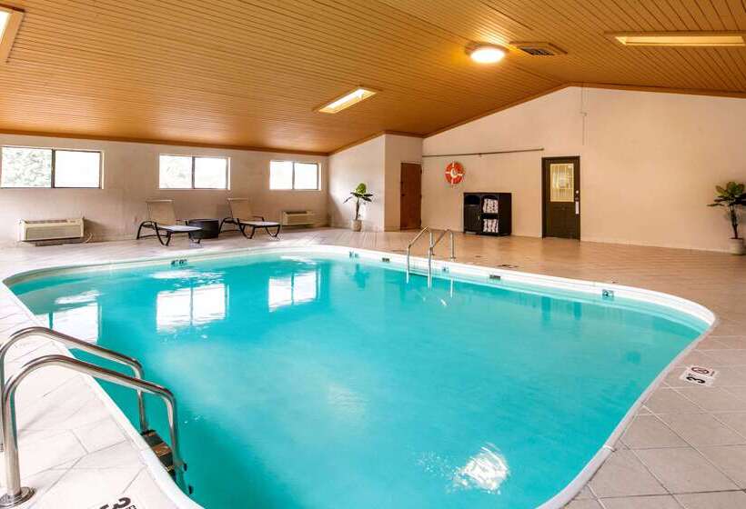 בית מלון כפרי Quality Inn & Suites Metropolis I24