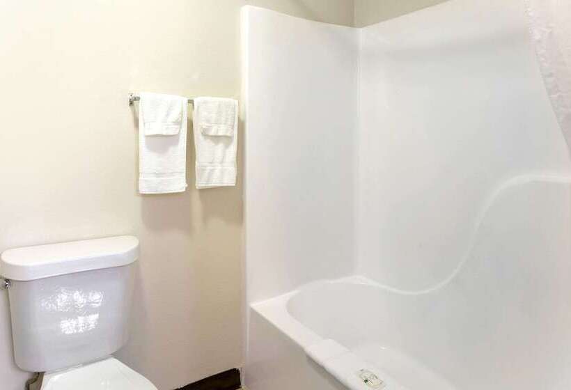 בית מלון כפרי Quality Inn & Suites Metropolis I24