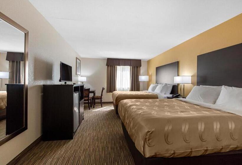 בית מלון כפרי Quality Inn & Suites Metropolis I24