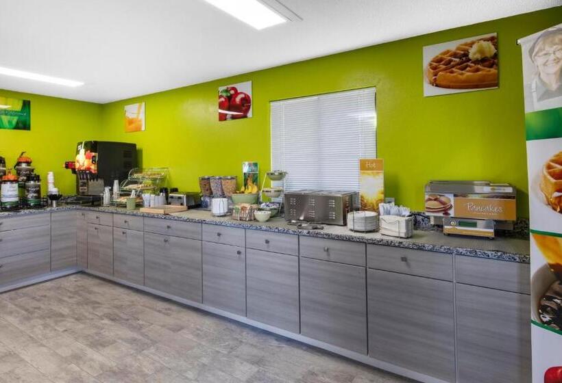 בית מלון כפרי Quality Inn & Suites Metropolis I24