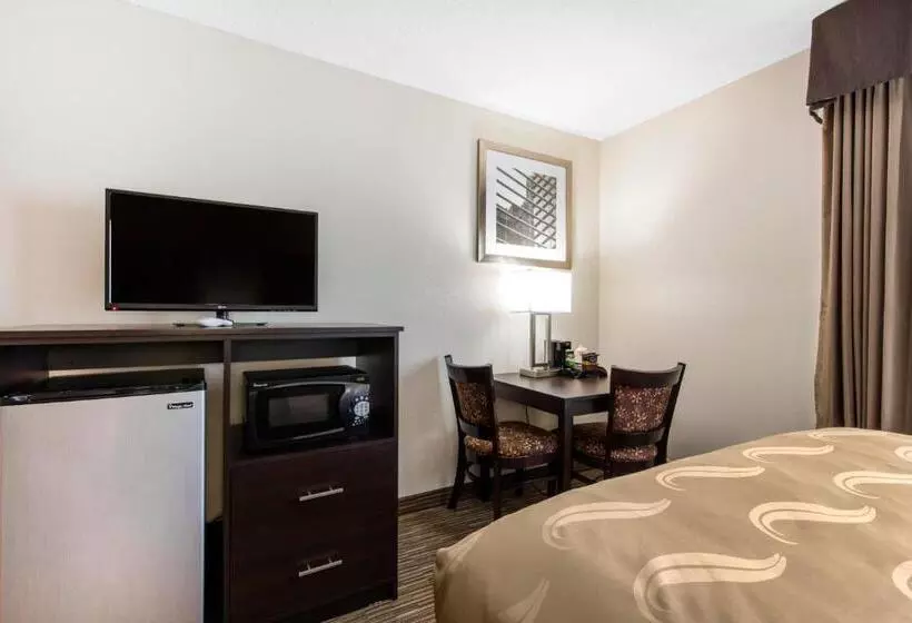 Hotelli Quality Inn & Suites Metropolis I24