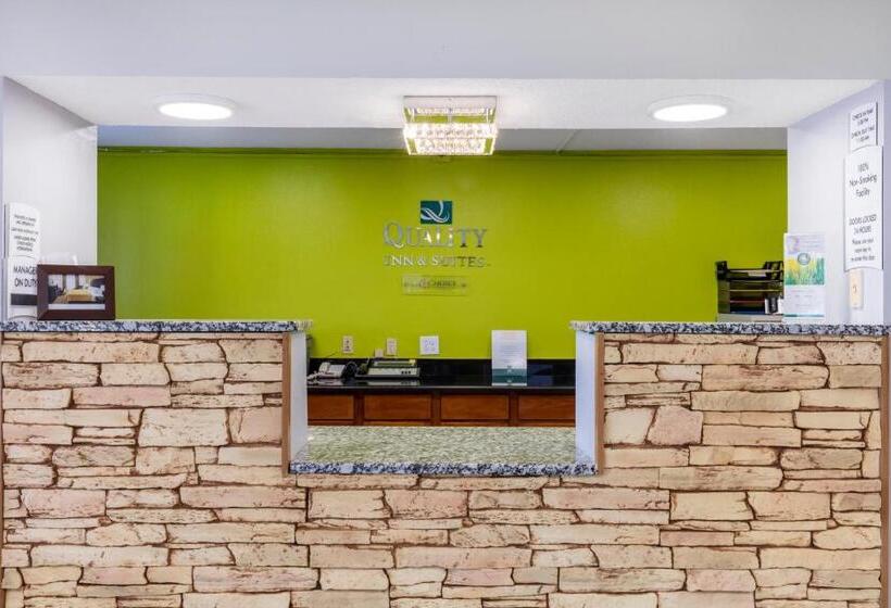 בית מלון כפרי Quality Inn & Suites Metropolis I24