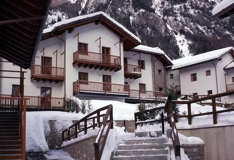 هتل Villaggio Delle Alpi