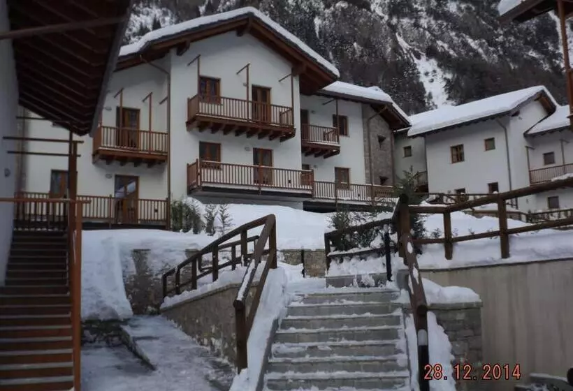 هتل Villaggio Delle Alpi