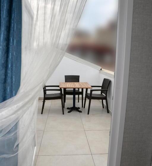 تختخواب و صبحانه Gardenya Suite