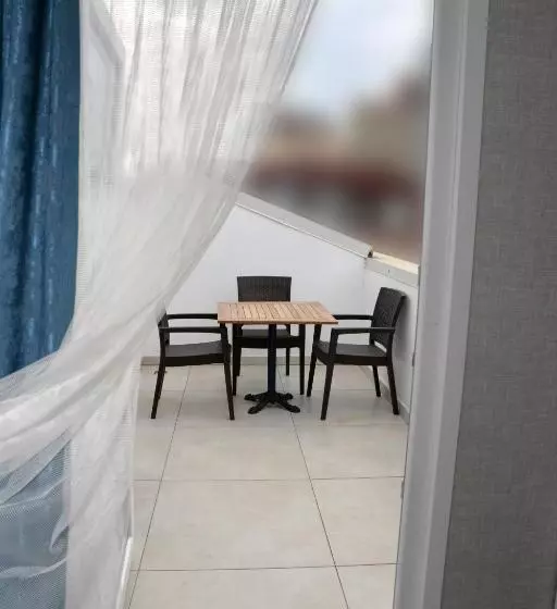 تختخواب و صبحانه Gardenya Suite