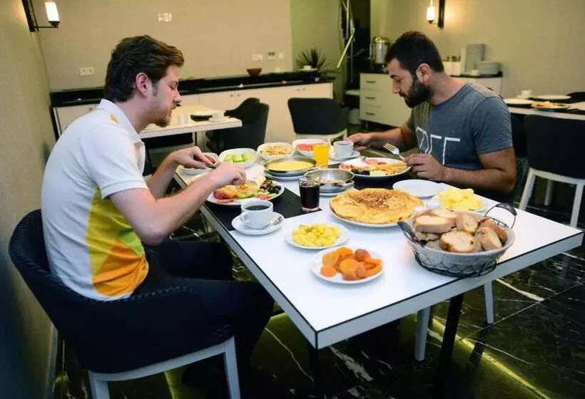 تختخواب و صبحانه Gardenya Suite