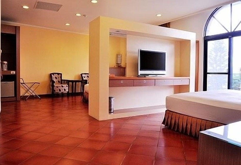 هتل Kenting Culture Resort