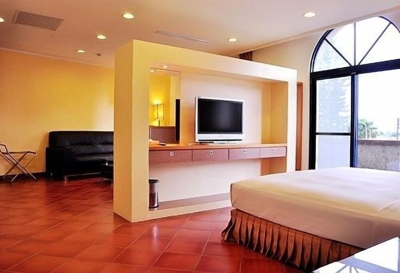 هتل Kenting Culture Resort