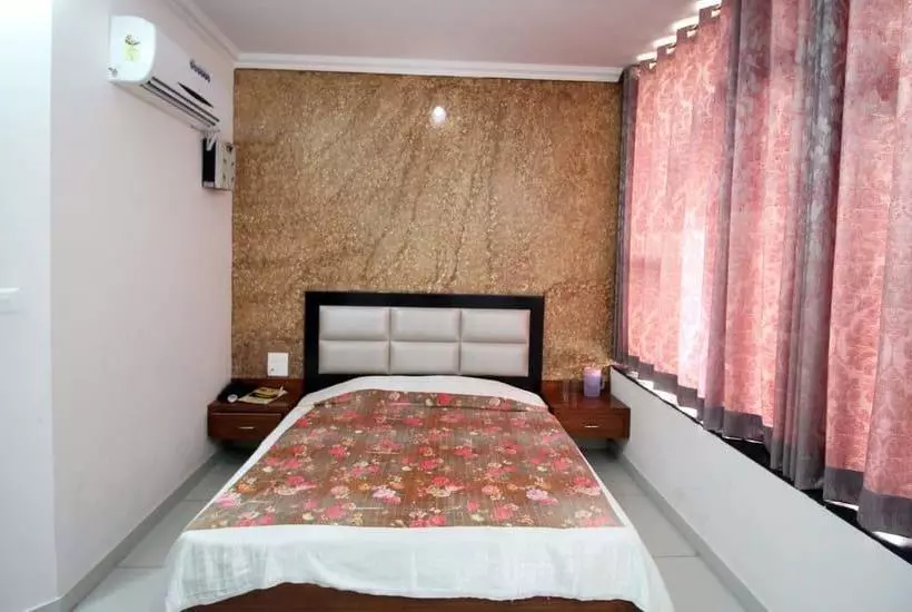 هتل Kirandeep, Agra