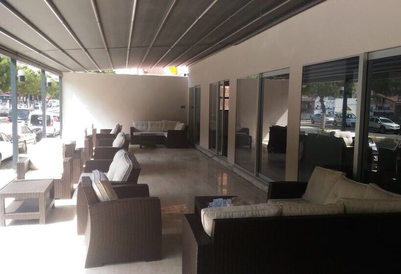 בית מלון כפרי Santur