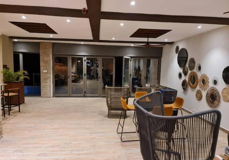 ホテル Serenity Terraces Beach