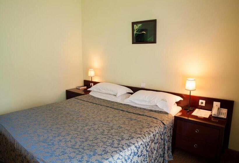 هتل Gorillas Lake Kivu