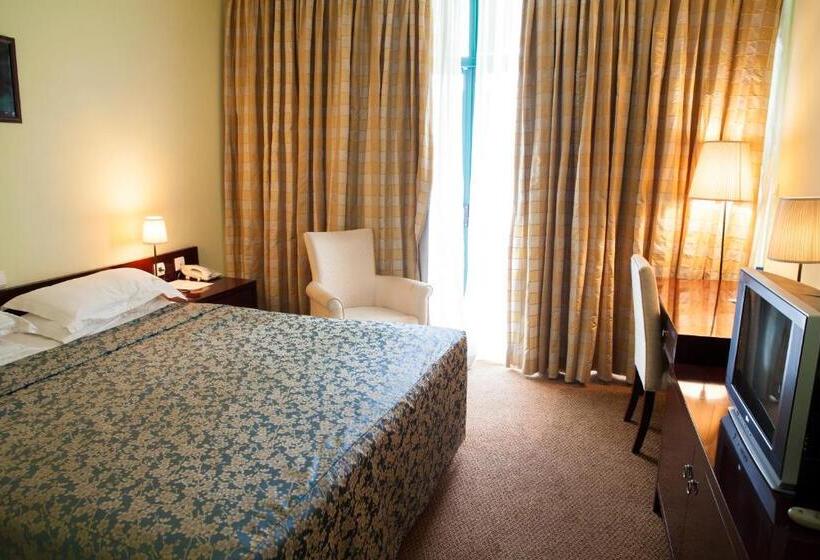 هتل Gorillas Lake Kivu