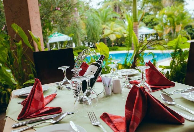 هتل Gorillas Lake Kivu