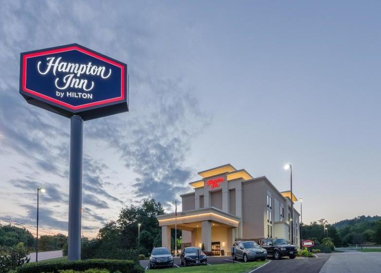 בית מלון כפרי Hampton Inn Covington Va