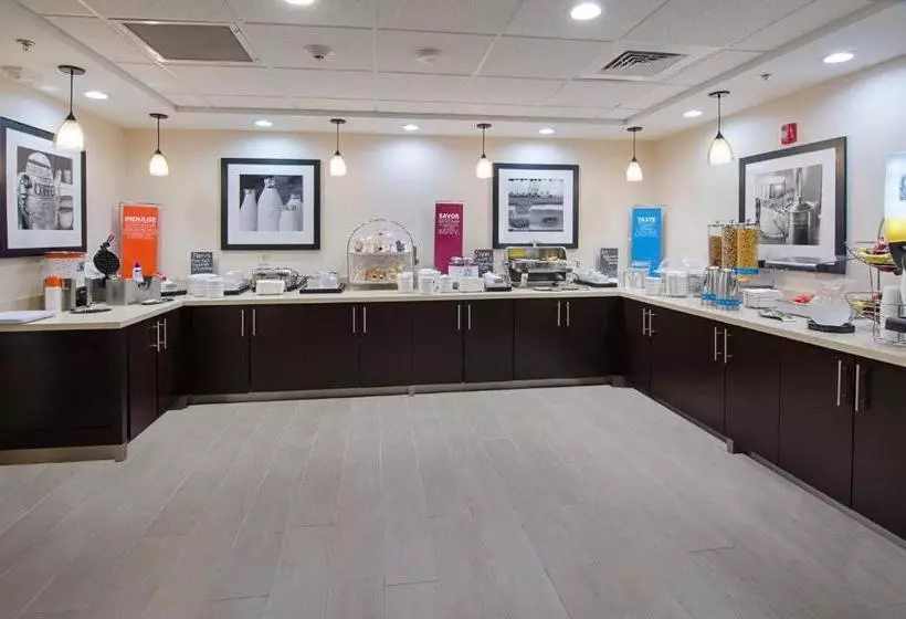 ホテル Hampton Inn Covington Va