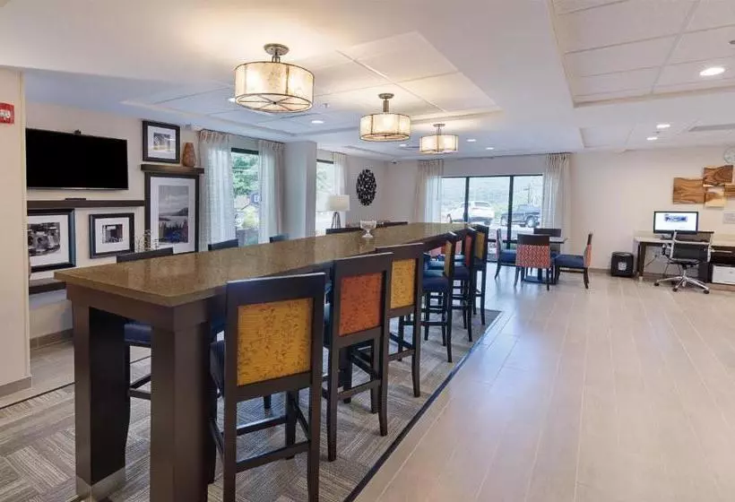 ホテル Hampton Inn Covington Va