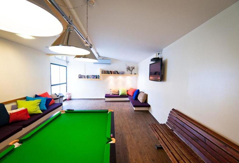 호텔 Hayarkon Hostel
