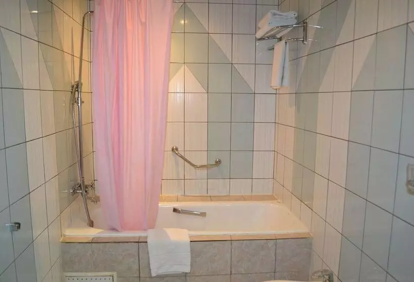 هتل Le Luxtral Hôtel