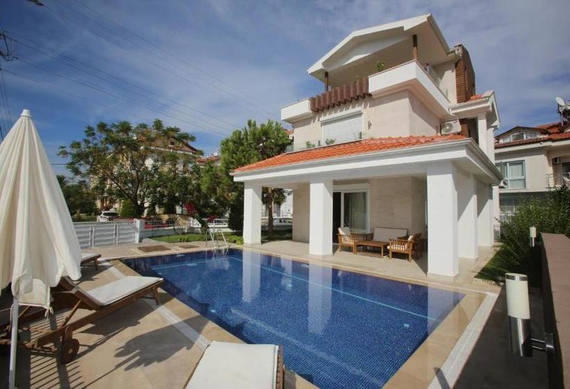 Hotel Lighthouse Lydia Villas