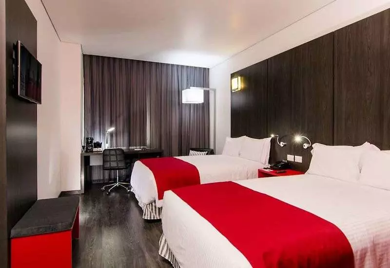 ホテル Ramada Encore By Wyndham Puebla