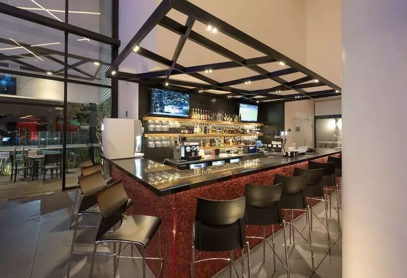 ホテル Ramada Encore By Wyndham Puebla