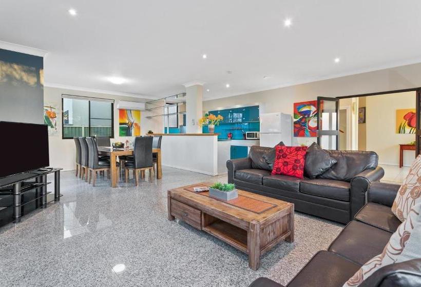 Villa De Marseilles  Melbourne