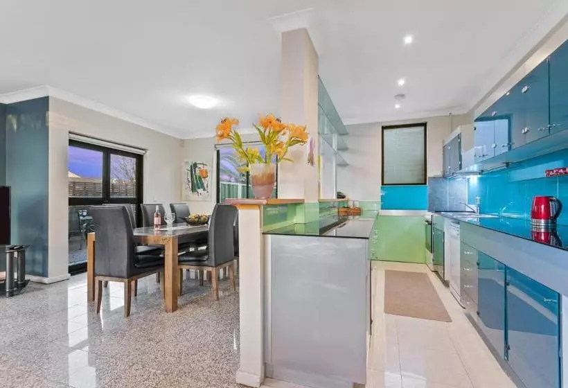 Villa De Marseilles  Melbourne