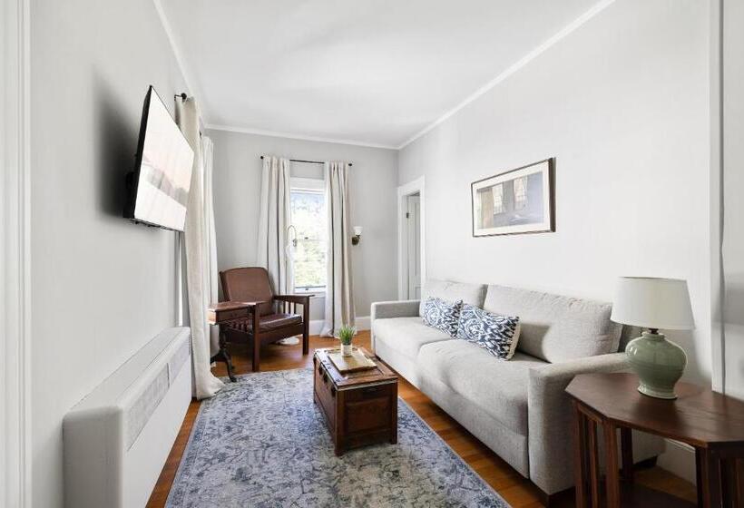 ベッドアンドブレックファースト Noble House Inn