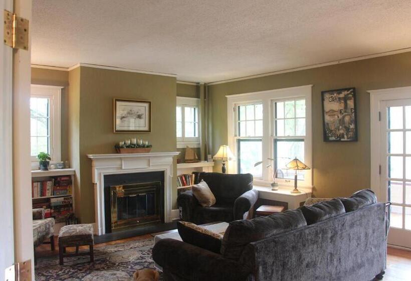 Brown Street Inn Bed And Breakfast