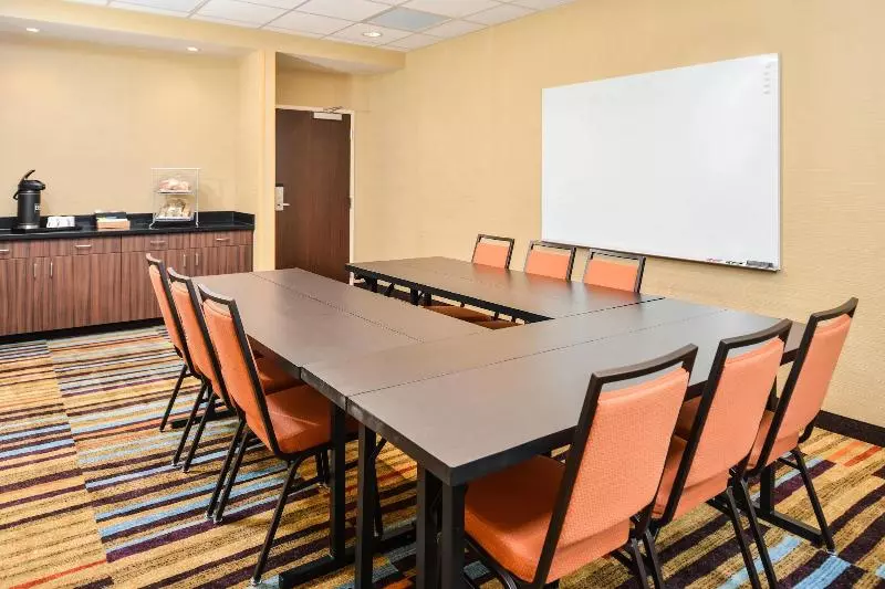 ホテル Fairfield Inn & Suites By Marriott Warrensburg