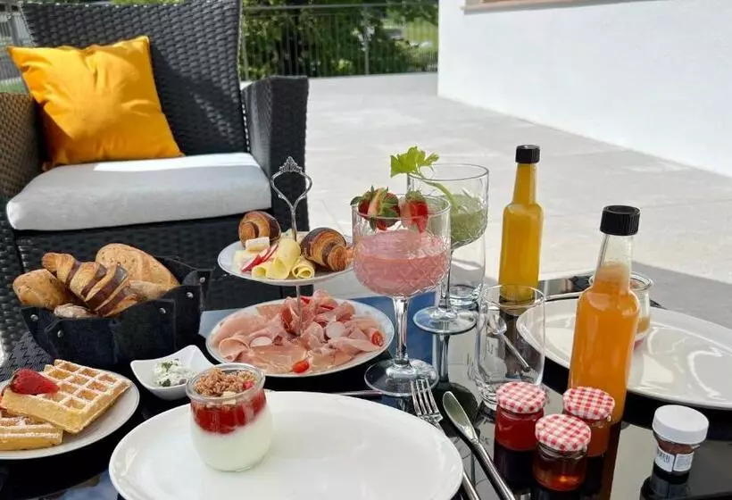 Hotelli Guesthouse St Nikolaus
