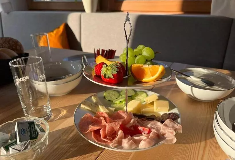 Hotelli Guesthouse St Nikolaus