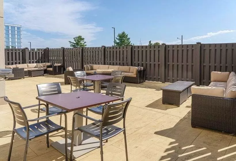 Hotelli Holiday Inn Express & Suites Cincinnati Ne Red Bank Road, An Ihg