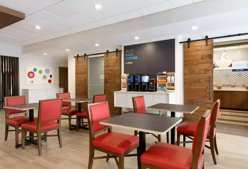 Hotelli Holiday Inn Express & Suites Cincinnati Ne Red Bank Road, An Ihg