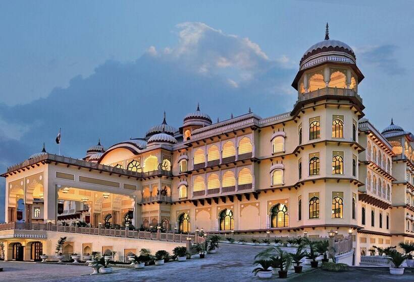 ホテル Noormahal Palace