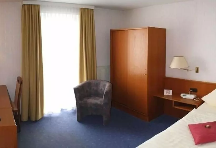 Hotelli Vier Linden