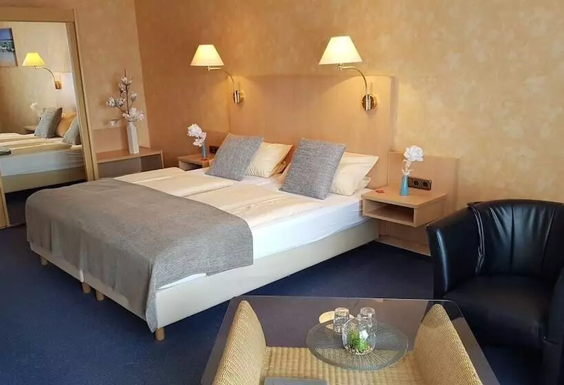 Hotelli Vier Linden