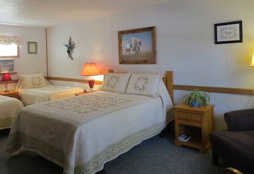 Мотель The Pines Country Inn