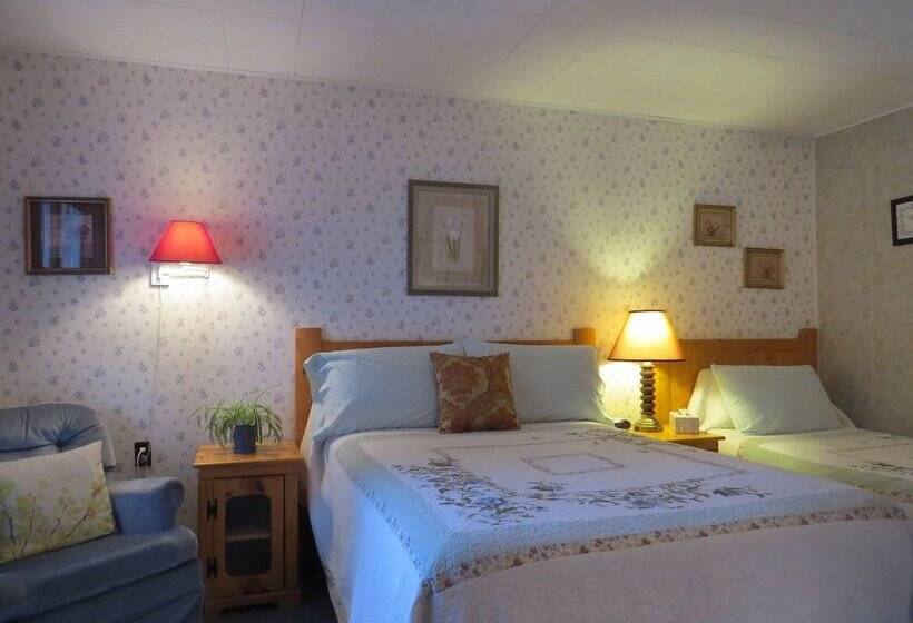 Мотель The Pines Country Inn