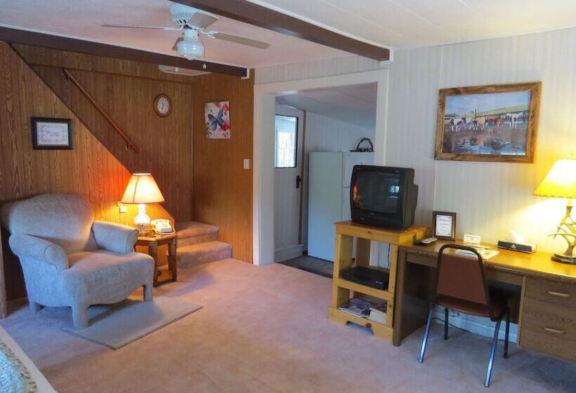 Мотель The Pines Country Inn